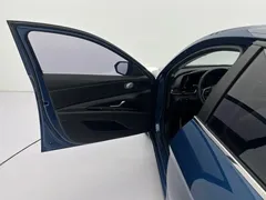 2022 Hyundai Elantra 1.5L CVT LUX Premium, синий — фото 10