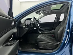 2022 Hyundai Elantra 1.5L CVT LUX Premium, синий — фото 12