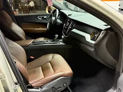 2021 Volvo XC60 4WD Luxury — фото 11