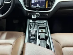 2021 Volvo XC60 4WD Luxury — фото 16