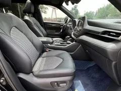 2021 Toyota Crown Kluger 2.5L HEV 4WD Premium, чёрный — фото 4