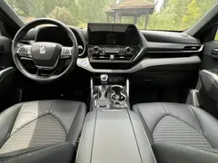 2021 Toyota Crown Kluger 2.5L HEV 4WD Premium, чёрный — фото 5