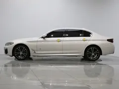 2022 BMW 5 Series 530Li Leading M Sport Package, белый — фото 8