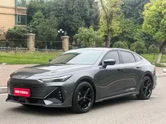 2022 Changan UNI-V 1.5T Premium — фото 1