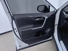 2023 Toyota RAV4 2.0L CVT 2WD Fashion Plus, белый — фото 7