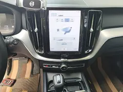 2021 Volvo XC60 4WD Luxury — фото 13