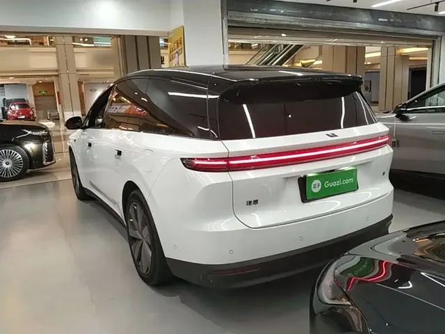 2025 Li Auto i8 Standard