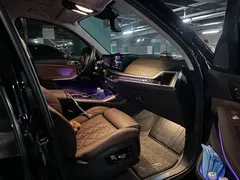 2022 BMW X7 xDrive40i Luxury Package, чёрный — фото 6