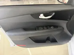 2023 Kia Cerato 1.5L CVT Luxury, белый — фото 9