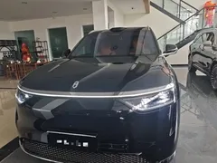 2025 Aito M8 EV Max+ 6-Seat Long Range 192-line Lidar, чёрный — фото 3
