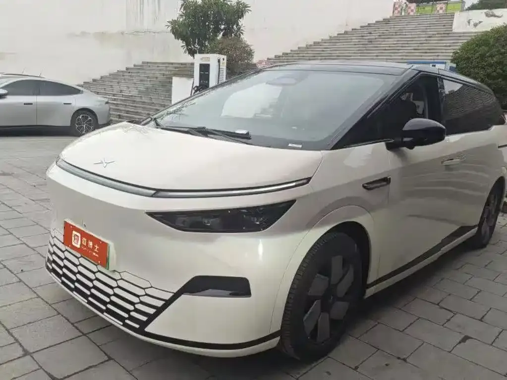 2024 Xpeng X9 610 Long Range Pro