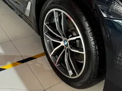 2022 BMW 5 Series 525Li M Sport Package, чёрный — фото 6