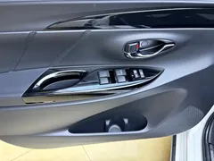 2022 Toyota Yaris L Zhixuan X 1.5L CVT Luxury Plus, белый — фото 13