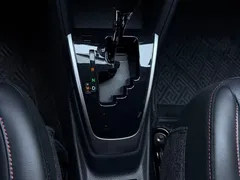 2022 Toyota Yaris L Zhixuan X 1.5L CVT Luxury Plus, белый — фото 18