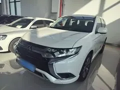 2021 Mitsubishi Outlander 2.0L 2WD 5-seat, белый — фото 2