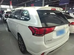 2021 Mitsubishi Outlander 2.0L 2WD 5-seat, белый — фото 5