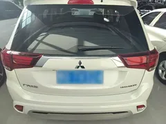 2021 Mitsubishi Outlander 2.0L 2WD 5-seat, белый — фото 6