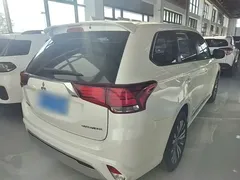2021 Mitsubishi Outlander 2.0L 2WD 5-seat, белый — фото 7