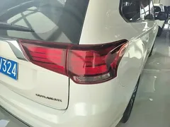 2021 Mitsubishi Outlander 2.0L 2WD 5-seat, белый — фото 8