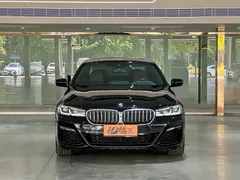 2021 BMW 5 Series 530Li Premium M Sport Package, чёрный — фото 2