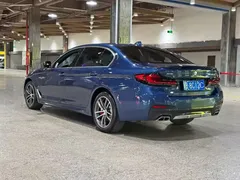 2021 BMW 5 Series 525Li M Sport Package, синий — фото 7