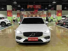 2021 Volvo S60 T4 Luxury, белый — фото 3