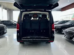 2022 Mercedes-Benz V-Class V 260 L Long Wheelbase Luxury, чёрный — фото 26