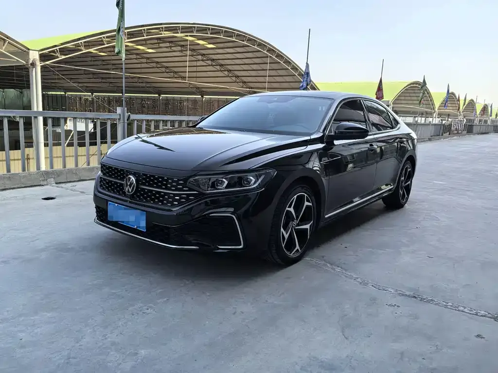 2023 Volkswagen Passat 330TSI Luxury