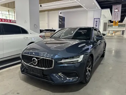 2023 Volvo S60 B4 Sport