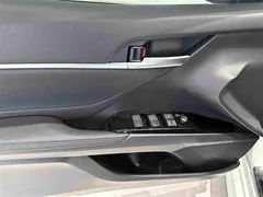 2021 Toyota Camry 2.0G Luxury, белый — фото 10