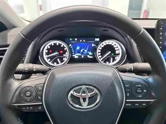 2021 Toyota Camry 2.0G Luxury, белый — фото 17
