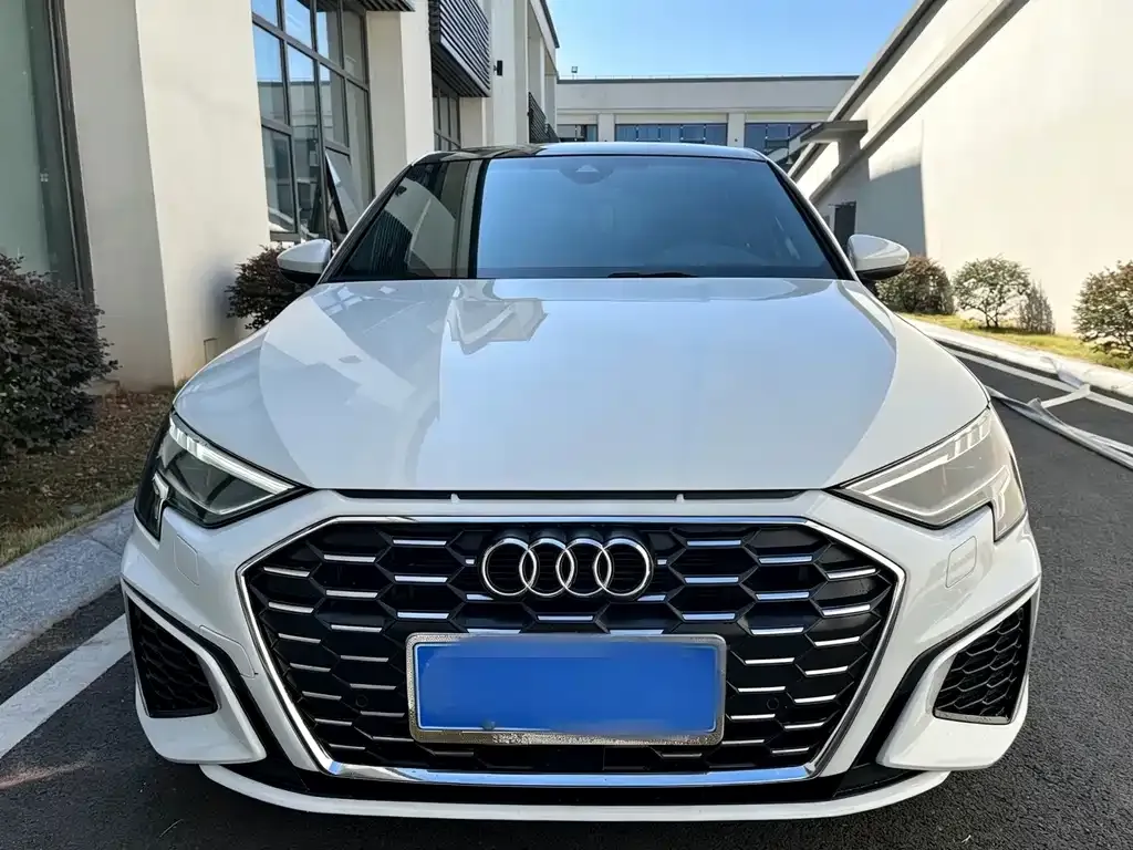 2022 Audi A3 Sportback 35 TFSI Luxury Sport
