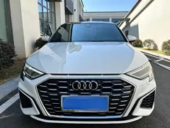 2022 Audi A3 Sportback 35 TFSI Luxury Sport, белый — фото 1