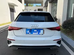 2022 Audi A3 Sportback 35 TFSI Luxury Sport, белый — фото 4