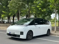 2025 Li Auto MEGA Home, белый — фото 1