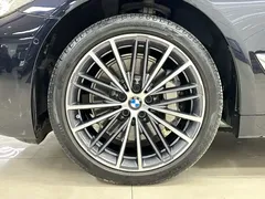 2023 BMW 5 Series 530Li Leading M Sport Package, чёрный — фото 23