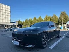 2023 BMW 7 Series 735Li Luxury Package, чёрный — фото 3