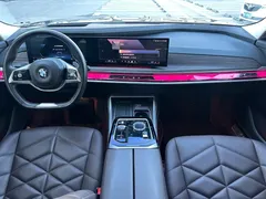 2023 BMW 7 Series 735Li Luxury Package, чёрный — фото 10