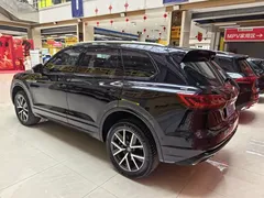 2021 Volkswagen Touareg 3.0TSI Sport Package, чёрный — фото 13