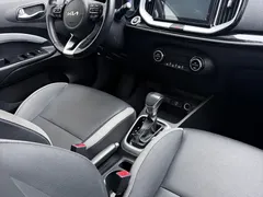 2021 Kia Yipao 1.4L CVT Sunroof, белый — фото 7