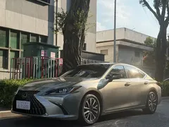 2022 Lexus ES 200 Excellence — фото 1