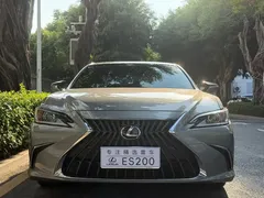 2022 Lexus ES 200 Excellence — фото 2