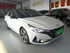 2022 Hyundai Elantra 1.5L CVT LUX Premium, белый — фото 4