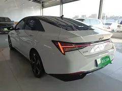 2022 Hyundai Elantra 1.5L CVT LUX Premium, белый — фото 5