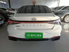 2022 Hyundai Elantra 1.5L CVT LUX Premium, белый — фото 6