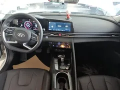 2022 Hyundai Elantra 1.5L CVT LUX Premium, белый — фото 10