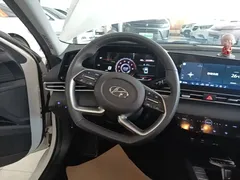 2022 Hyundai Elantra 1.5L CVT LUX Premium, белый — фото 11