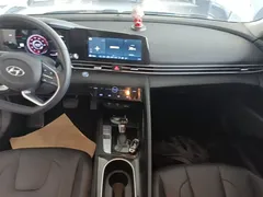 2022 Hyundai Elantra 1.5L CVT LUX Premium, белый — фото 13