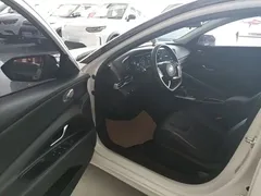 2022 Hyundai Elantra 1.5L CVT LUX Premium, белый — фото 16