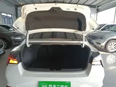 2022 Hyundai Elantra 1.5L CVT LUX Premium, белый — фото 19